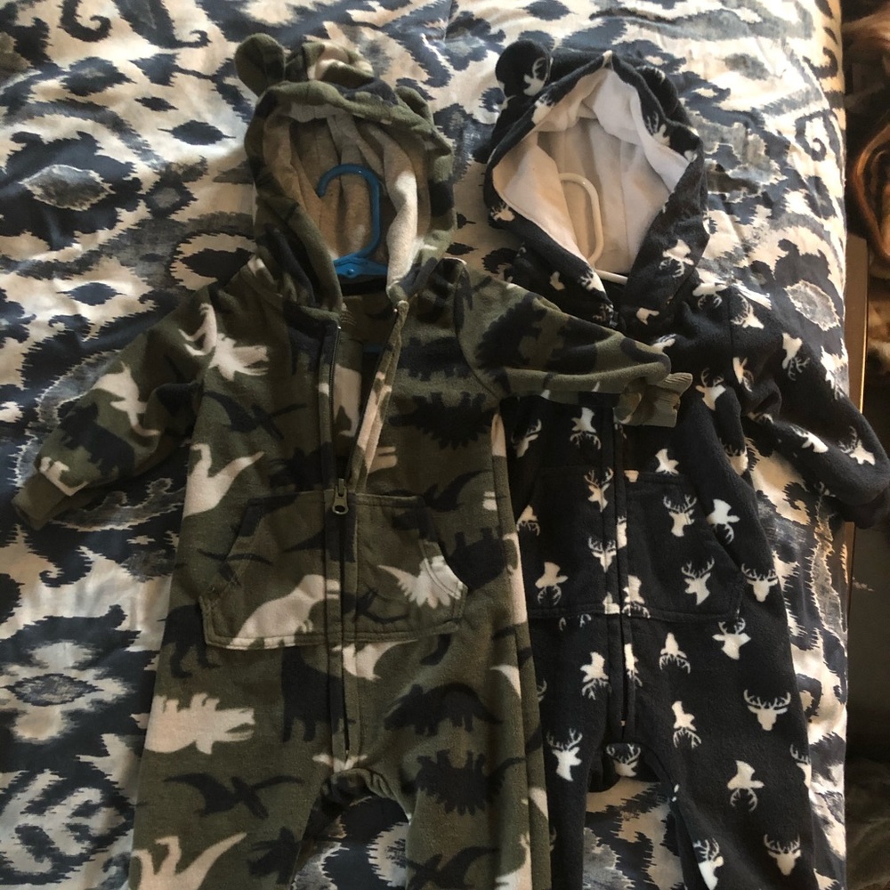 Bundle pack‼️ 2 fleece onesies